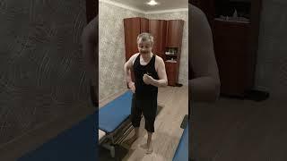 Как правильно вставать, когда "заклинило" поясницу".