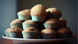 Üppige, weiche Muffins werden in 5 Minuten ohne Mixer geknetet.