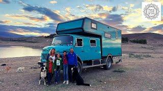 With the expedition vehicle through Morocco - a family gets out