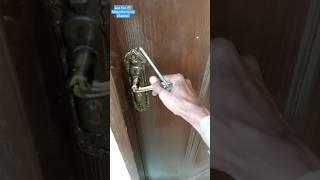 How To Open Door Lock with Hand #lockpicking #lock #locktips #lockopening #helpfullockpicker