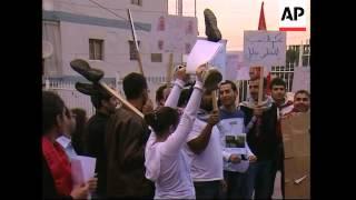 Communist Party members call for release of Iraqi shoe tossing journalist