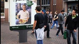 [Food & Beverage] La Place chef takes order via a live stream panel | JCDecaux The Netherlands