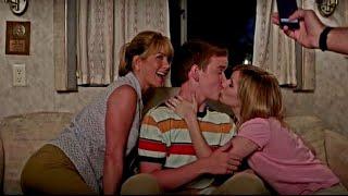 Мама с сестрой учат сына целоваться - Мы - Миллеры (2013) - момент из фильма