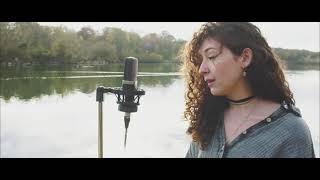 Laura Bailey - DAUGHTER OF THE SEA (Coralie Royer COVER) (par Rémi)