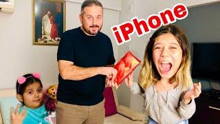 TUANAYA iPhone Aldık !! BÜYÜK SÜRPRİZ (ŞOK OLDU) KARNE HEDİYESİ. ZEYBEK AİLESİ @TuanaZeybek