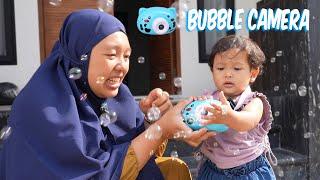 ARACELLI LOVES PLAYING WITH WATER BUBBLES - BUBBLE CAMERA KIDS