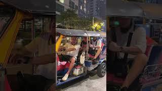 Trải nghiệm đi xe tuktuk tại ThaiLand