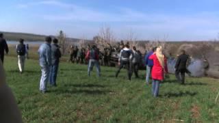 Moment villagers took on Ukrainian army - BBC News