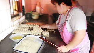 Kaifeng, a 60-year-old teacher, shows you the traditional practices of Henan braised noodles！