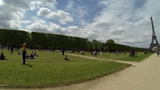 Picnic in park near Eifel tower