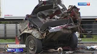 Минское шоссе до сих пор в осколках: авария превратила пять машин в металлолом - Россия Сегодня