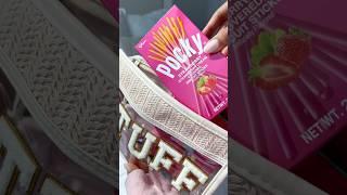 Packing my beach bag  #beachbag #beach #asmr #satisfying #viral #girly #pink #organized #thatgirl