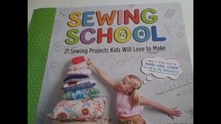 Sewing School : 21 Sewing Projects Kids Will Love to Make  Andria Lisle, Amie Petronis Plumley