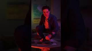 Pattinson turns into a vampire! #robertpattinson #twilight #edwardcullen