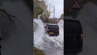 VAN SPLASH !! MAD DRIVER in WATER !! #floods #ruffordfordfails #crazy