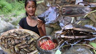 Survival skills: Catch and Cook Insects Taste Delicious For Lunch