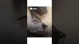 В Екатеринбурге 18 летний хоккеист, рискуя собой, потушил горящий балкон