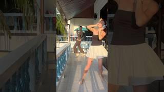 Тот самый момент когда песня  не выходит из головы: