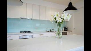 Glass splashback installing the best low cost alternative. REFLECTIONS Alusplash