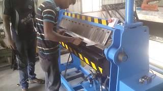 Sheet folding machine