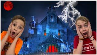 THE WORLDS MOST FAMOUS HAUNTED HOUSE! (We Went In!)