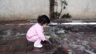 Maetzi lavando