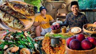 MENU BUKA PUASA TUMIS KANGKUNG ALA GE BAMS DAN GORENG TAHU TEMPE TELUR IKAN KEMBUNG + SAMBEL TOMAT