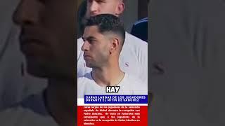 Caras largas de los jugadores de la selección española de fútbol durante la recepción con Sánchez.