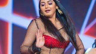 Actress Ragini Dwivedi faces wardrobe malfunction in SIIMA award function | Hot  Tamil Cinema News