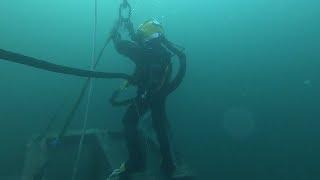 Lifting 900 kg steel table underwater (Become a Commercial Diver at NYD) - ep 09