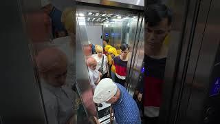 Man's act of kindness in the elevator [KINDNESS MAN] #kindness #respect #goodman #happy #humanities