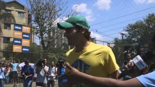 Roger Federer plays football with CUFA kids from São Paulo favela