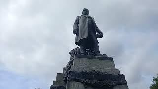 Walking with Tamson, episode 85. Andrew Carnegie & Pittencrieff Park. Dunfermline, Scotland