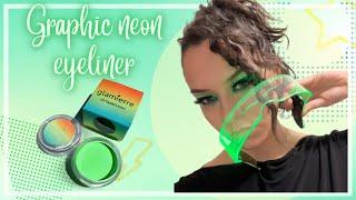 Graphic green eyeliner GLAMIERRE