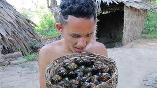 Primitive Technology : Find Snail in the forest - Best Amazing survival foods | Wilderness Life