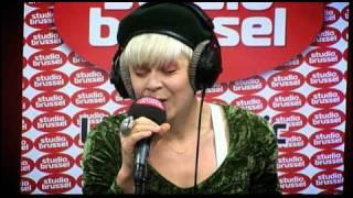 Studio Brussel: Robyn - Dancing on my own