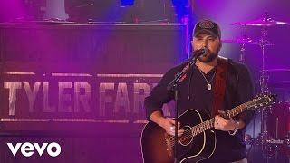 Tyler Farr - A Guy Walks Into a Bar (Live)