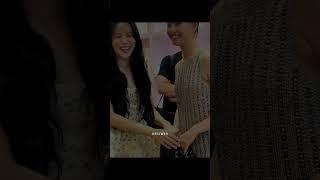 It seems that the relationship between them is quite close!! #blackpink #jisoo #kimjisoo