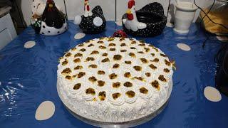 bolo de chocolate com recheio de creme de  maracujá para aniversário