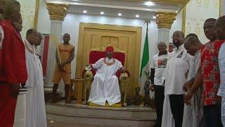 Edo State LP Gov'ship Candidate Kneel Before Oba Of Benin After Mega Campaign With Peter Obi