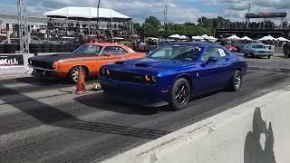 1970 Plymouth Cuda AAR racing a Dodge Challenger SRT Hellcat Redeye at Roadkill Nights