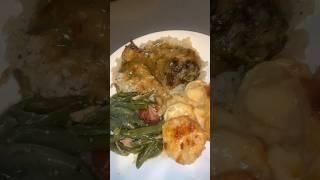 DO YOU COOK ON SUNDAYS? SMOTHERED CHICKEN, GREEN BEANS, AND HOMEMADE SCALLOP POTATOES.