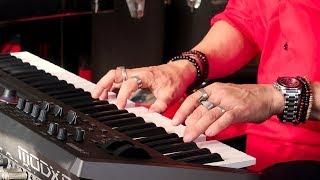 7 Super Famous Piano Riffs