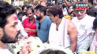 Babushaan With Mortal Remains Of Father Uttam Mohanty At Satyanagar Crematorium In Bhubaneswar