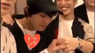 Suga likes kissing Daichi's hand (Ino Hiroki and Akisawa Kentaro) - cute and funny!