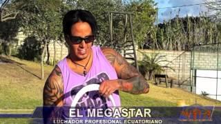 Luchador Ecuatoriano Megastar hace el reto del cubo de agua en WAR del Ecuador