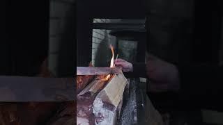 Инструкция как правильно разжечь камин чтобы стекло было чистым...#shorts #камин #печь #pechru