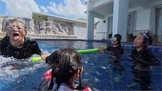 グアムの豪邸からプールにダイブして遊ぶ