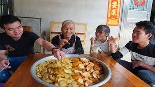 從種植到烹飪，用時3個月的“嘎嘣脆”，新年兒孫在家，一口一個過癮 Guangxi grandma grows her own potatoes to make delicious food