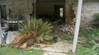 Driver flees after crashing SUV into Alvin home of family of 5, officials say